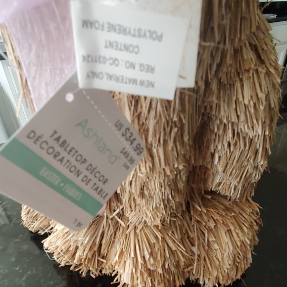 NWT EASTER BUNNY TABLETOP DECOR - Picture 6 of 7